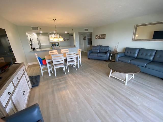 701 Living room 2