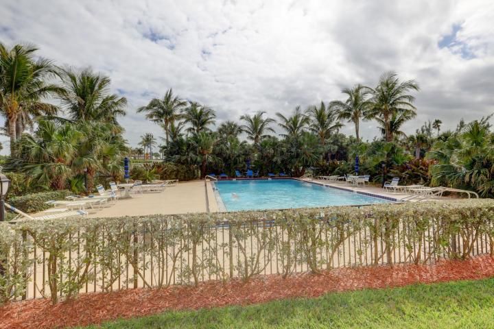 Sea pointe pool 3