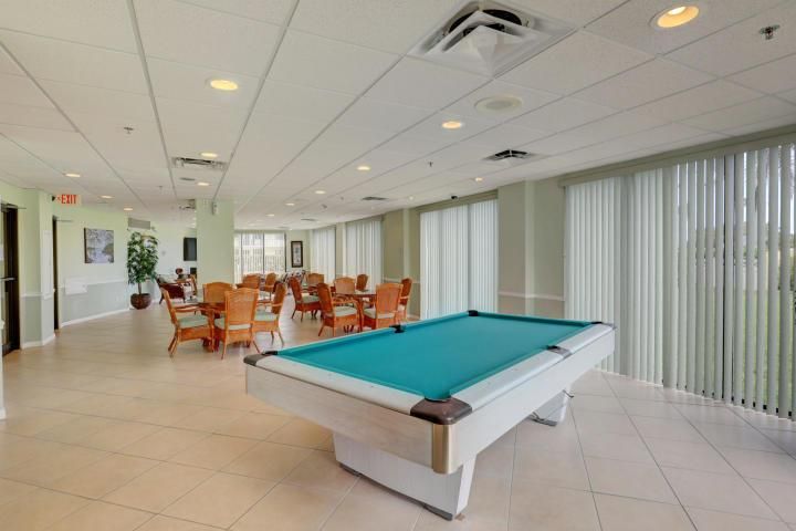 Sea pointe club room