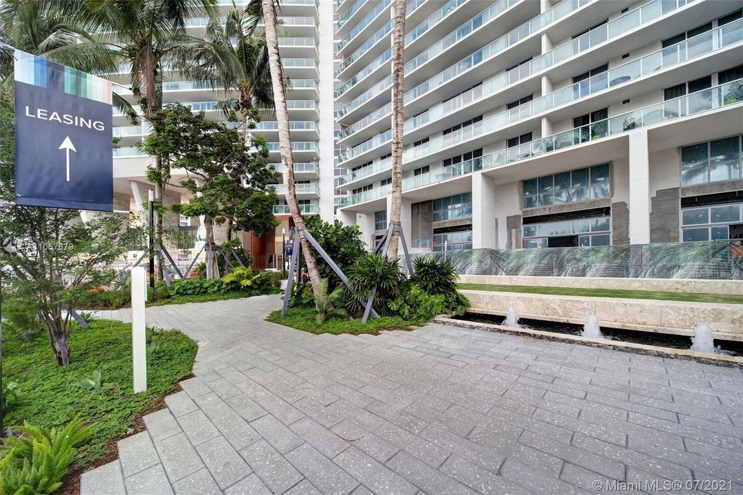 Recently Rented: $2,998 (2 beds, 2 baths, 1338 Square Feet)