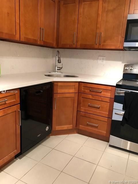 Recently Sold: $195,000 (1 beds, 1 baths, 887 Square Feet)