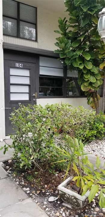 Recently Rented: $2,200 (2 beds, 2 baths, 1130 Square Feet)
