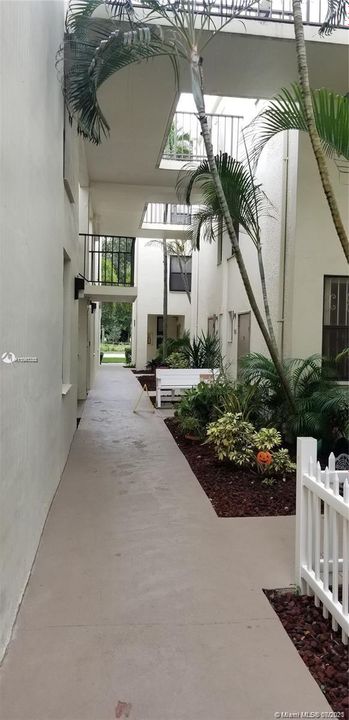 Recently Rented: $2,200 (2 beds, 2 baths, 1130 Square Feet)