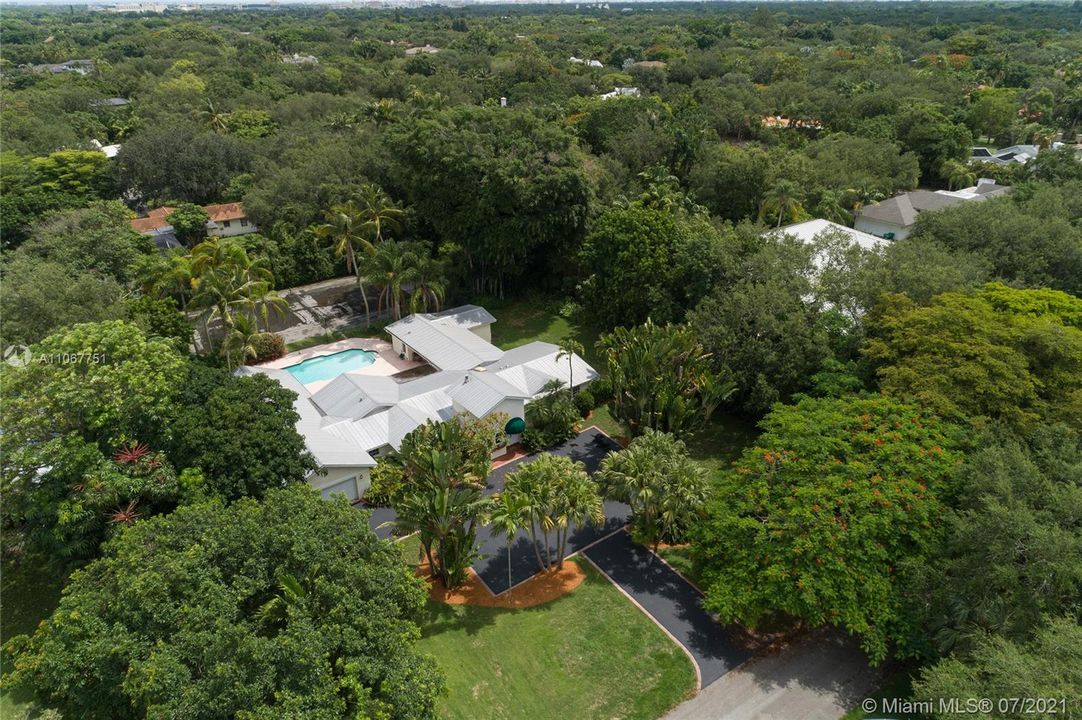 Recently Sold: $1,980,000 (5 beds, 4 baths, 3571 Square Feet)