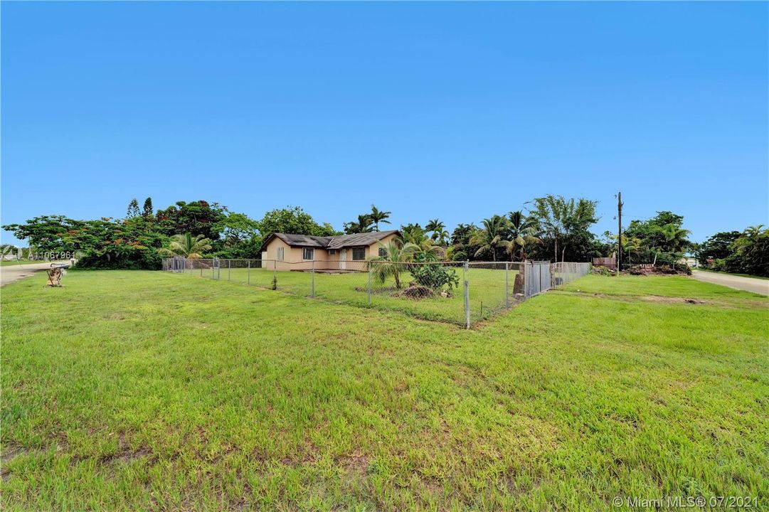 Vendido Recientemente: $280,000 (3 camas, 2 baños, 1249 Pies cuadrados)