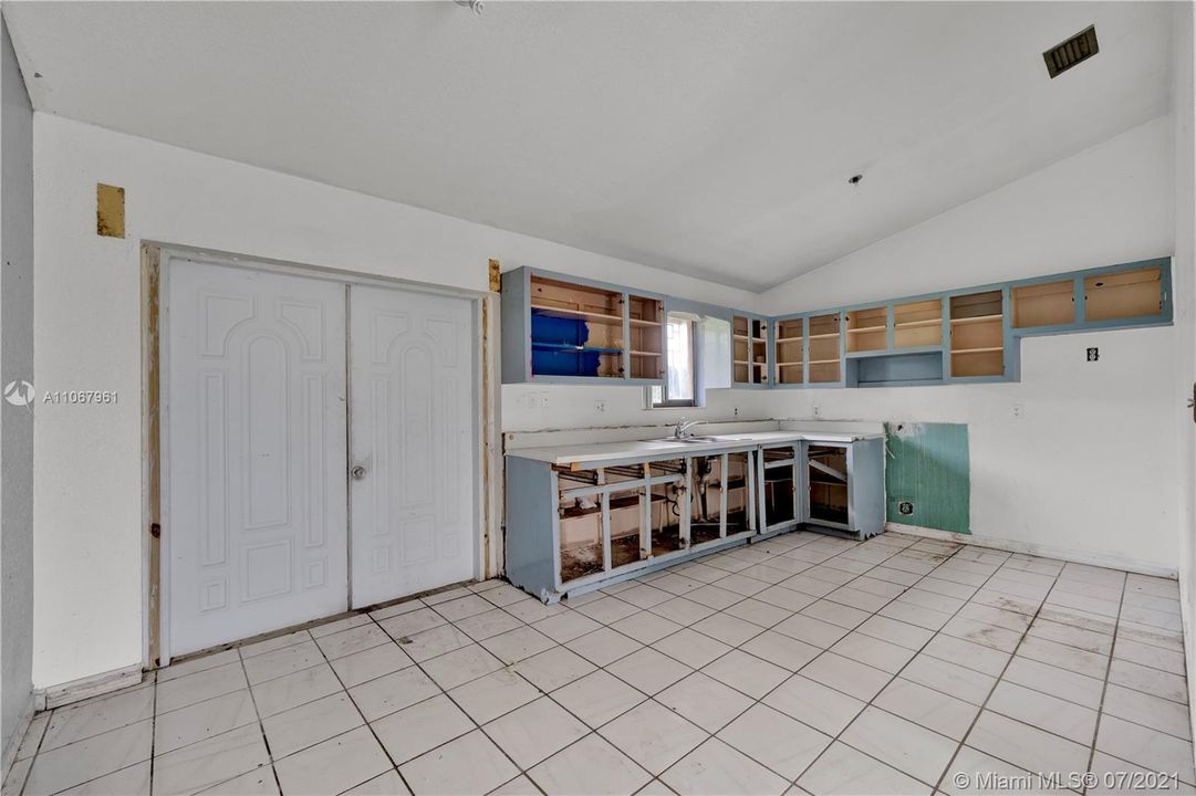 Vendido Recientemente: $280,000 (3 camas, 2 baños, 1249 Pies cuadrados)