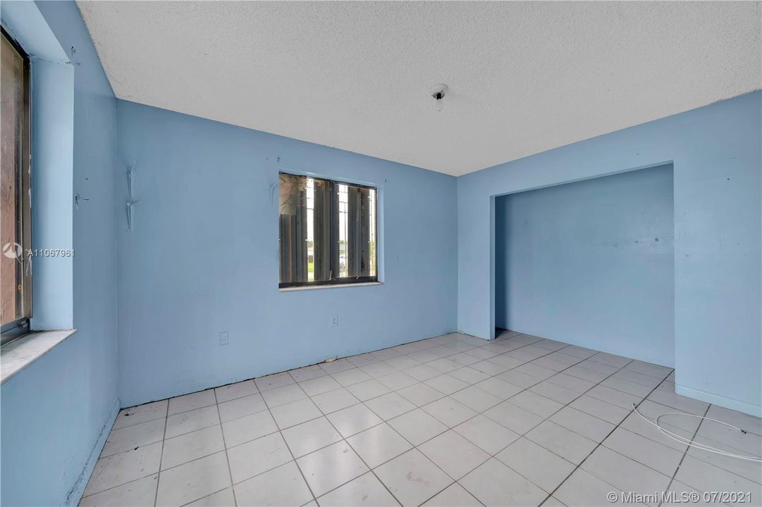 Vendido Recientemente: $280,000 (3 camas, 2 baños, 1249 Pies cuadrados)