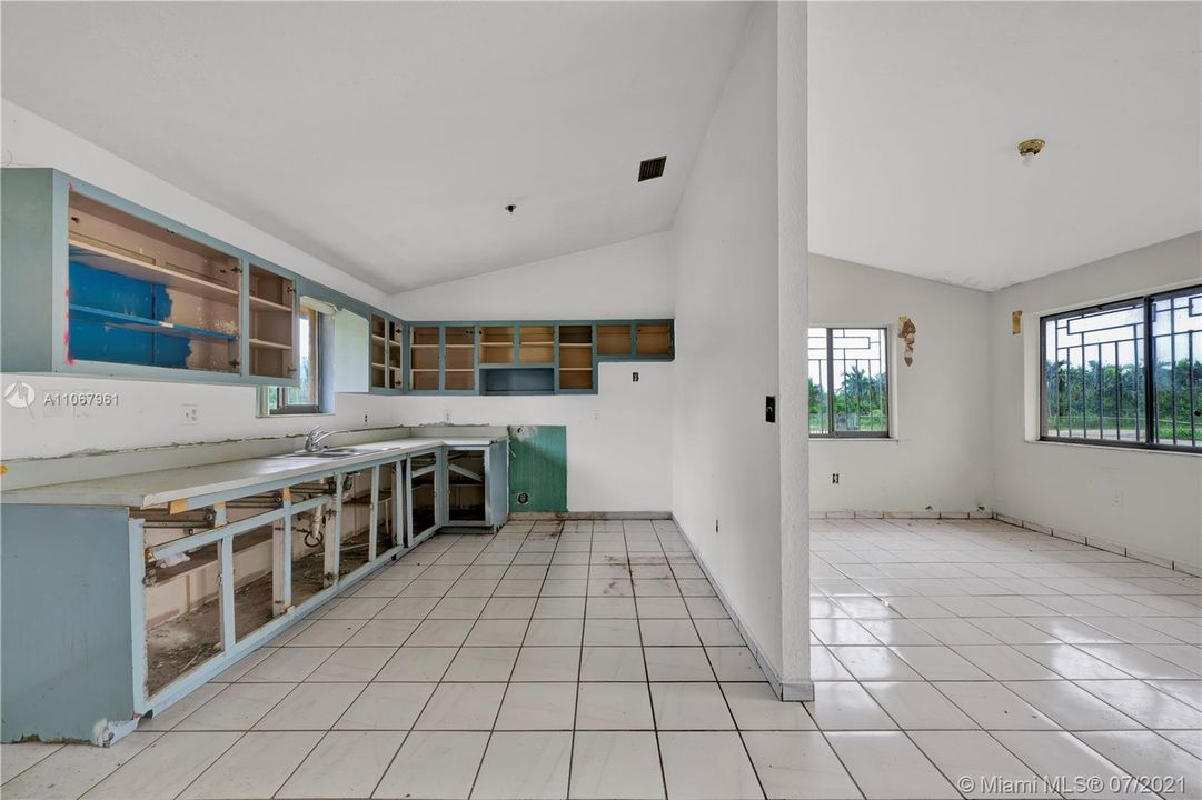 Vendido Recientemente: $280,000 (3 camas, 2 baños, 1249 Pies cuadrados)