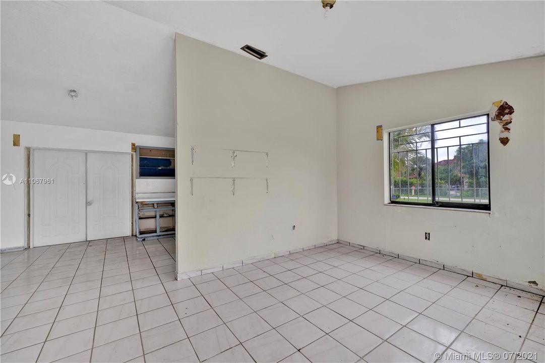 Vendido Recientemente: $280,000 (3 camas, 2 baños, 1249 Pies cuadrados)