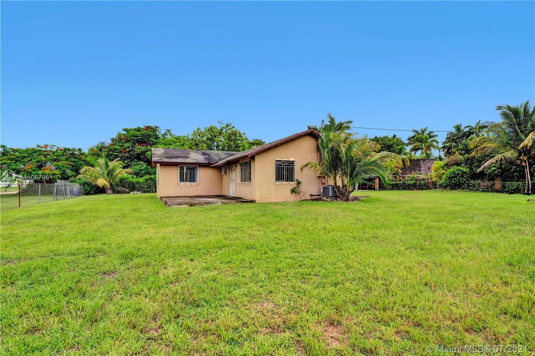 Vendido Recientemente: $280,000 (3 camas, 2 baños, 1249 Pies cuadrados)