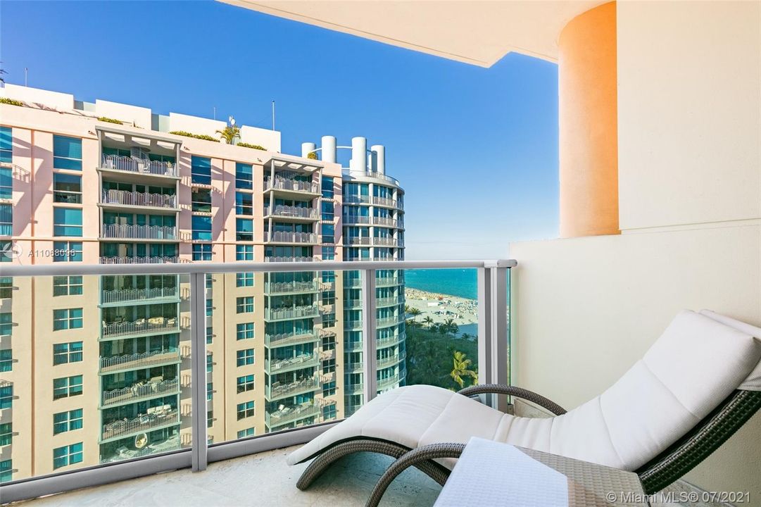 Recently Sold: $1,800,000 (2 beds, 2 baths, 1450 Square Feet)
