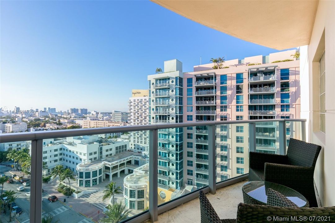Recently Sold: $1,800,000 (2 beds, 2 baths, 1450 Square Feet)