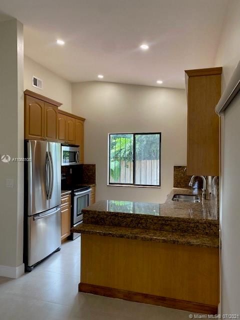Recently Sold: $325,900 (2 beds, 2 baths, 1136 Square Feet)