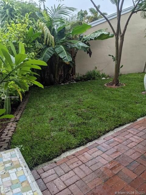 Vendido Recientemente: $325,900 (2 camas, 2 baños, 1136 Pies cuadrados)