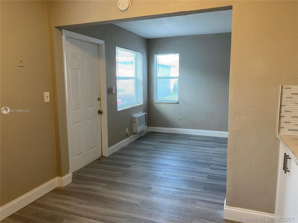 Recently Rented: $1,250 (1 beds, 1 baths, 0 Square Feet)