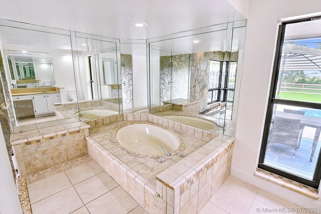 Недавно продано: $900,000 (4 спален, 3 ванн, 2746 Квадратных фут)