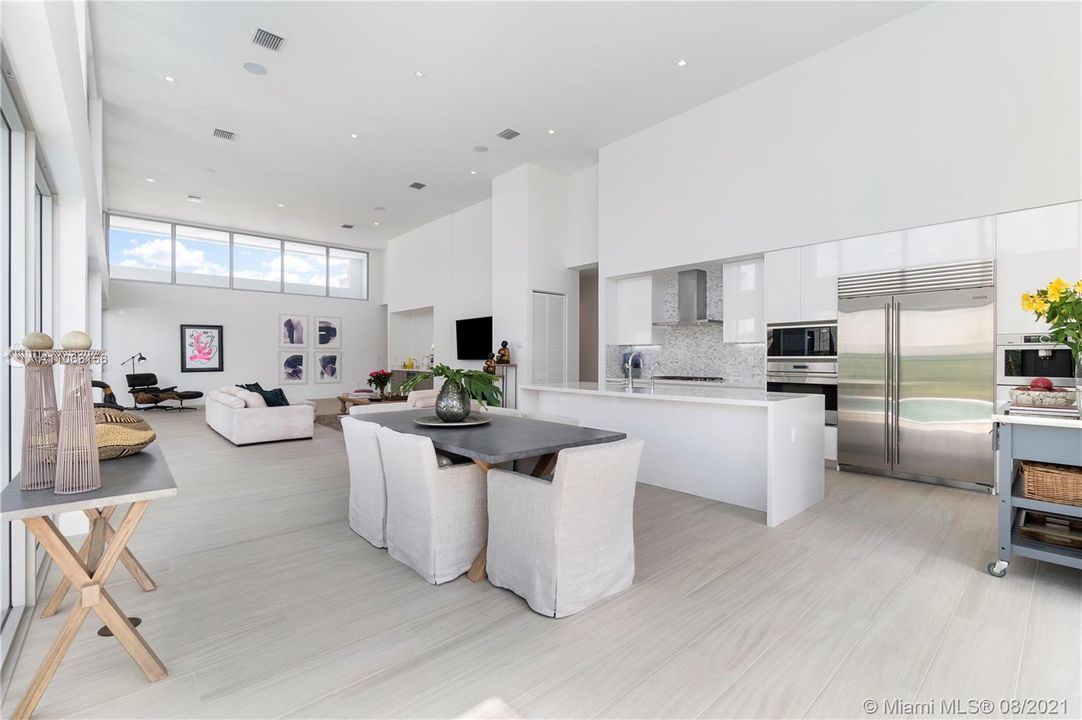 Recently Sold: $2,000,000 (4 beds, 5 baths, 3389 Square Feet)