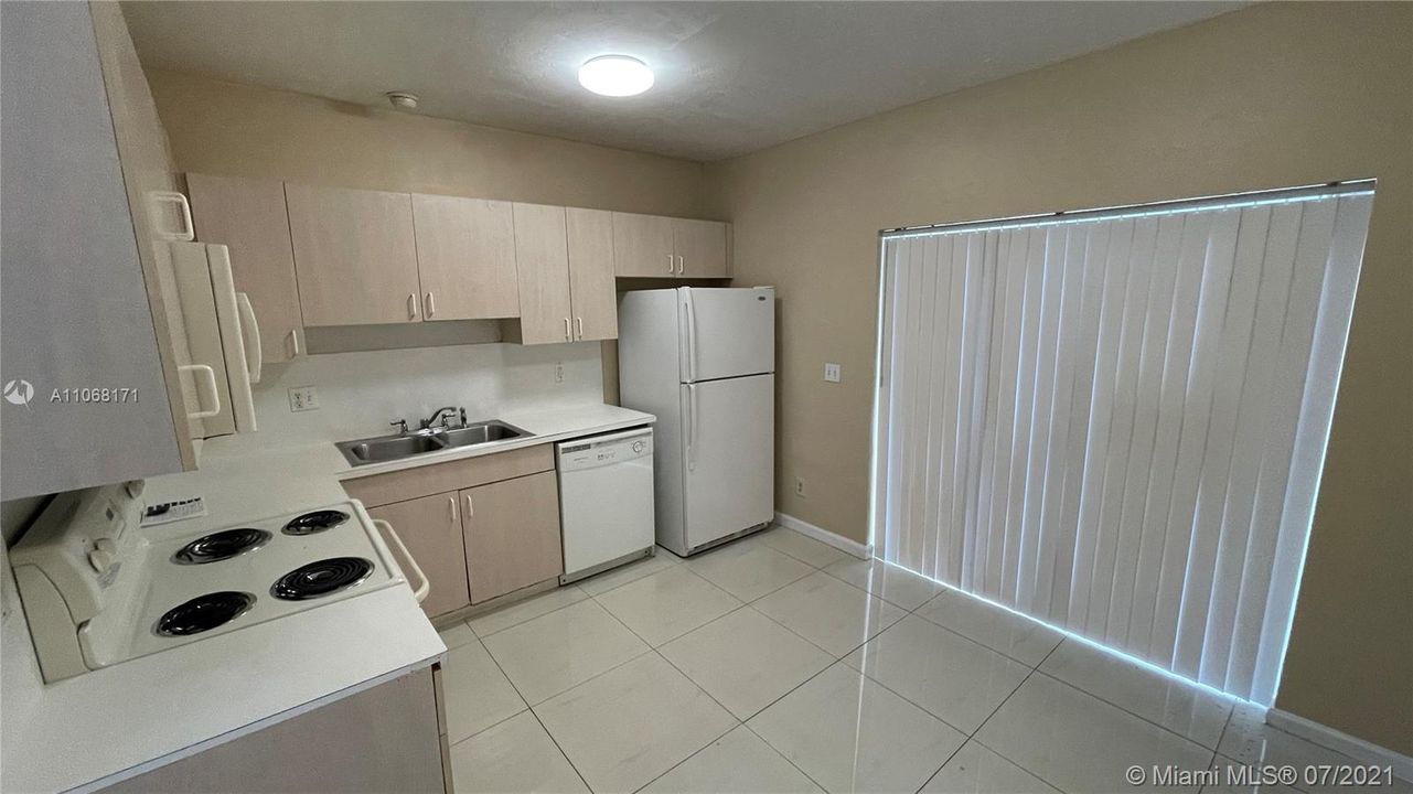 Recently Rented: $1,300 (2 beds, 1 baths, 810 Square Feet)