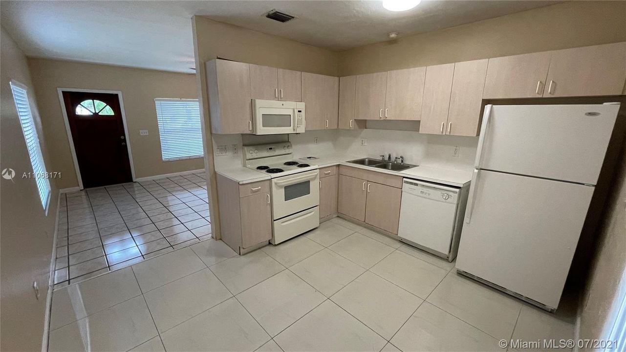 Recently Rented: $1,300 (2 beds, 1 baths, 810 Square Feet)