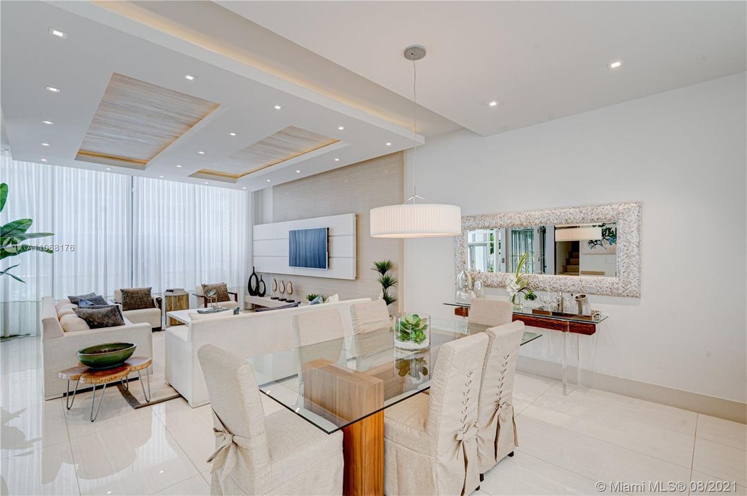 Recently Sold: $3,745,000 (4 beds, 5 baths, 3548 Square Feet)