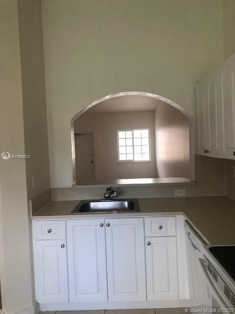 Recently Rented: $1,395 (2 beds, 2 baths, 910 Square Feet)