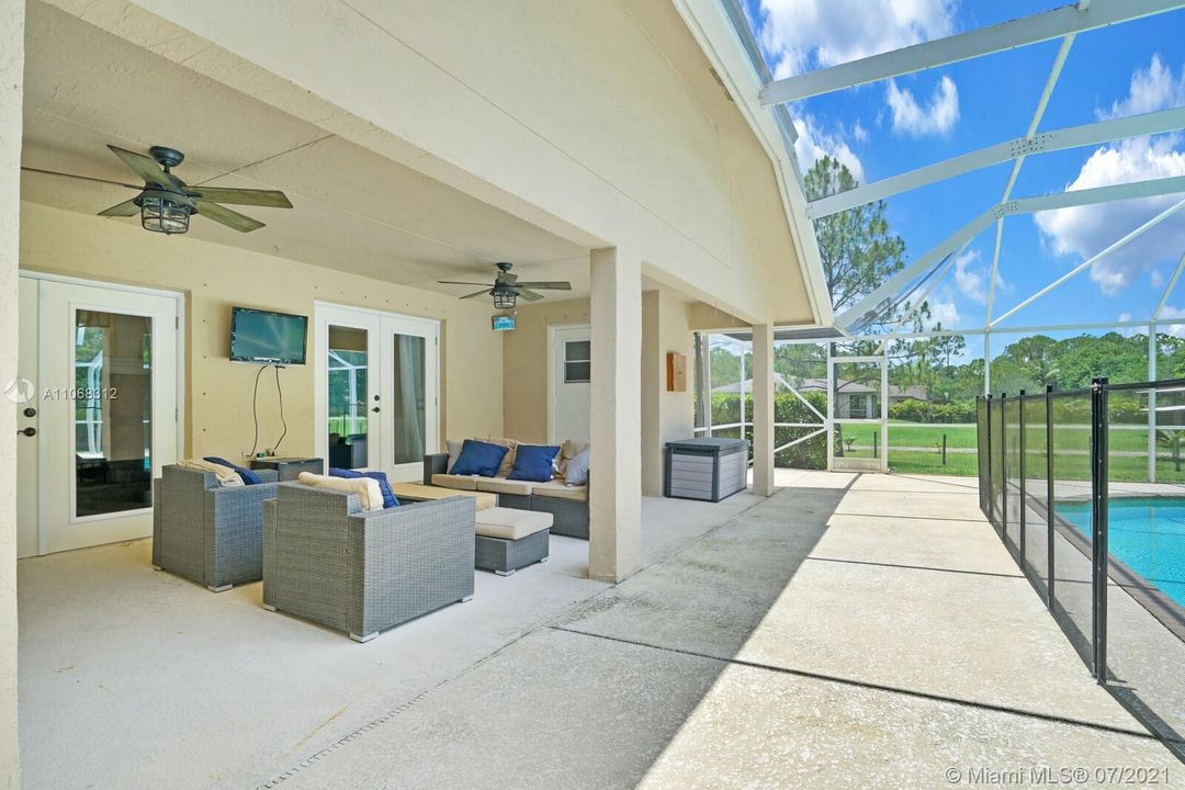 Covered Lanai and Pool