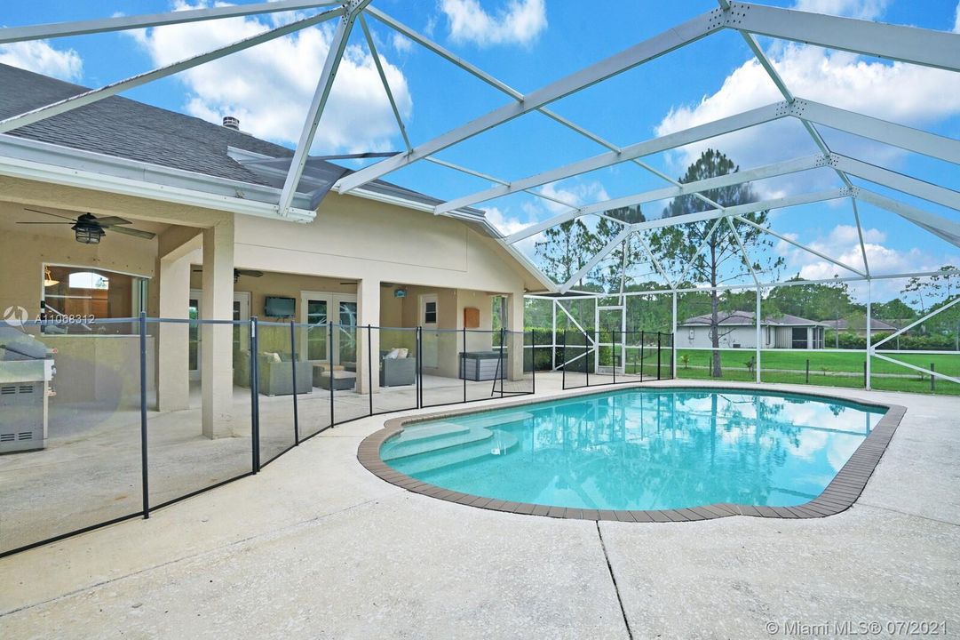 Screened-in Pool