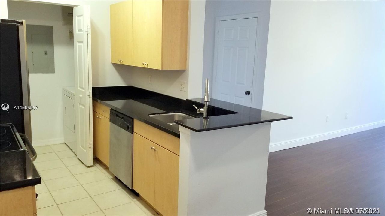 Recently Rented: $1,600 (2 beds, 2 baths, 1051 Square Feet)