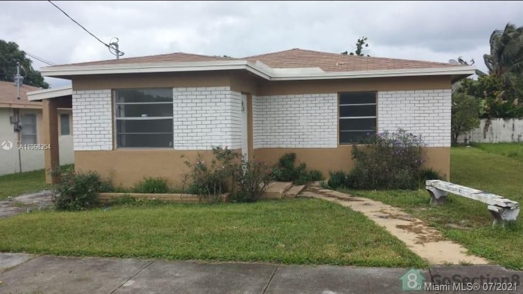 Recently Sold: $230,000 (3 beds, 2 baths, 1076 Square Feet)