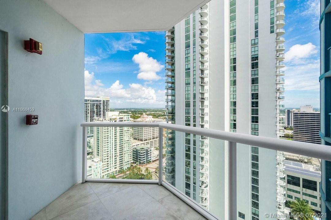 Recently Sold: $1,120,000 (2 beds, 3 baths, 2129 Square Feet)