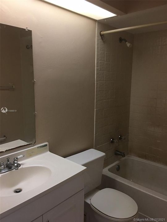 Vendido Recientemente: $129,000 (2 camas, 2 baños, 889 Pies cuadrados)