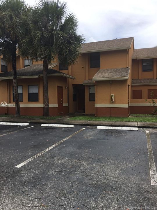 Vendido Recientemente: $129,000 (2 camas, 2 baños, 889 Pies cuadrados)