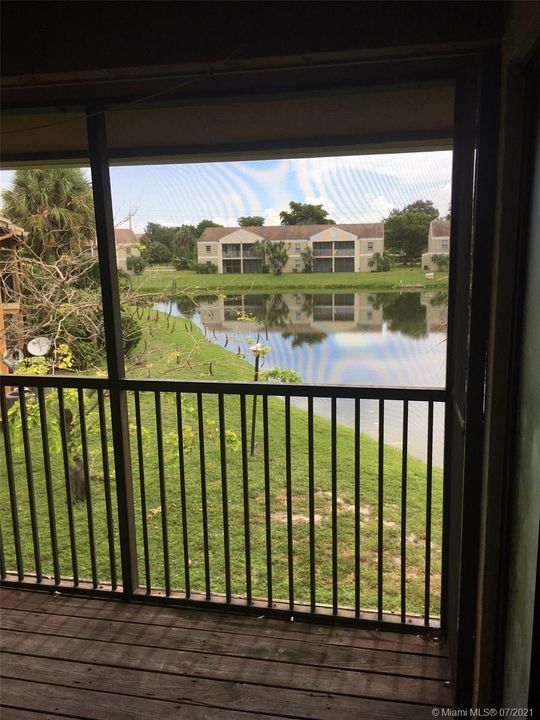 Vendido Recientemente: $129,000 (2 camas, 2 baños, 889 Pies cuadrados)