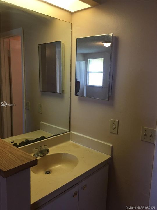 Vendido Recientemente: $129,000 (2 camas, 2 baños, 889 Pies cuadrados)