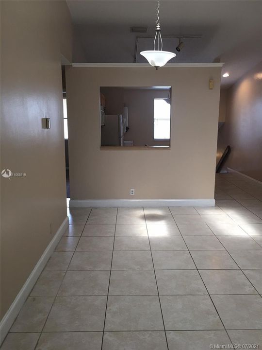 Vendido Recientemente: $129,000 (2 camas, 2 baños, 889 Pies cuadrados)