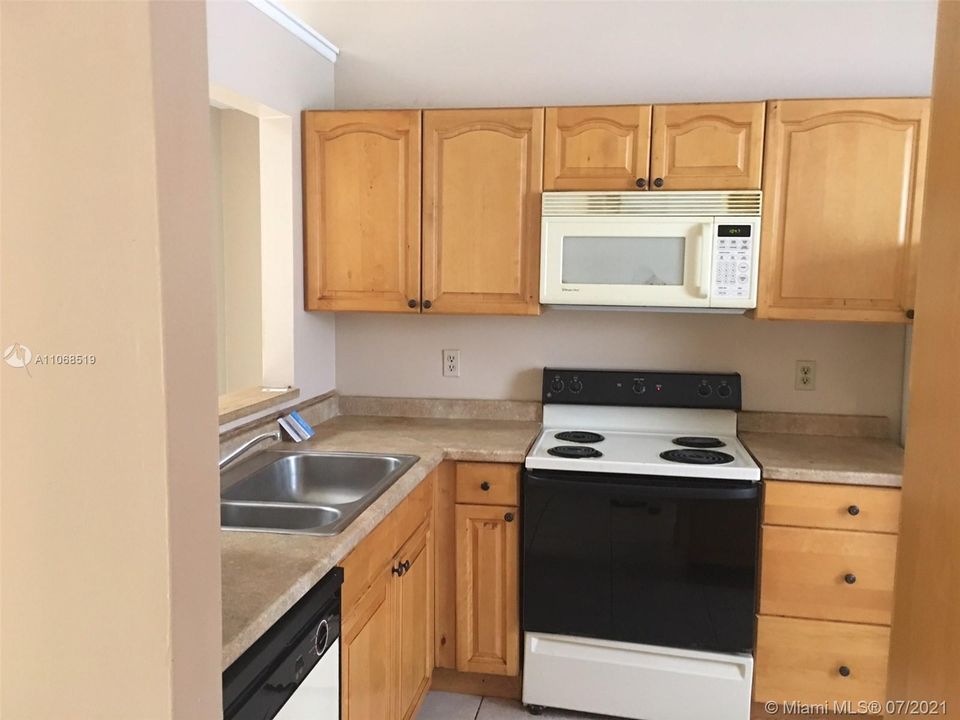 Vendido Recientemente: $129,000 (2 camas, 2 baños, 889 Pies cuadrados)