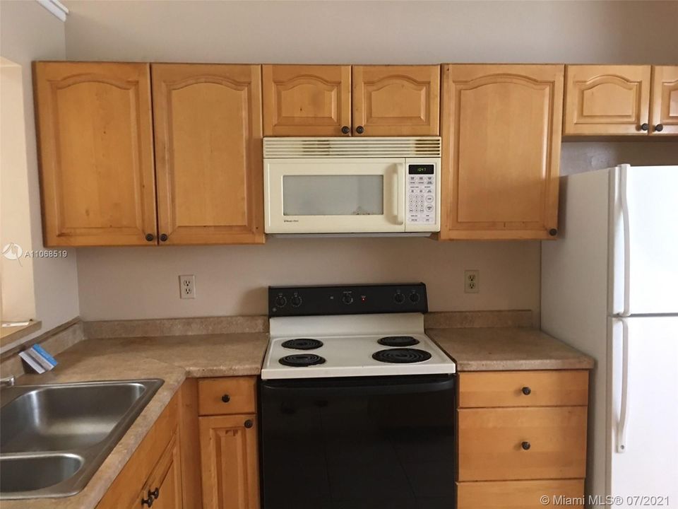 Vendido Recientemente: $129,000 (2 camas, 2 baños, 889 Pies cuadrados)