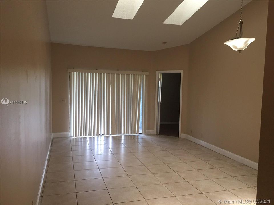 Vendido Recientemente: $129,000 (2 camas, 2 baños, 889 Pies cuadrados)