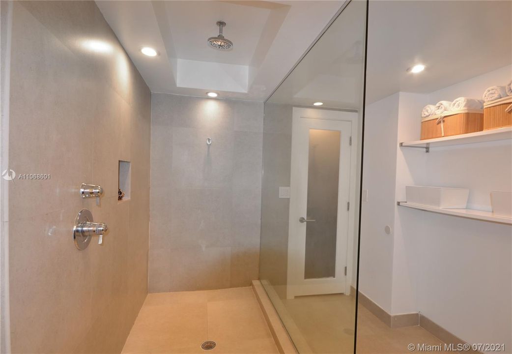 Recently Rented: $6,000 (3 beds, 2 baths, 1782 Square Feet)