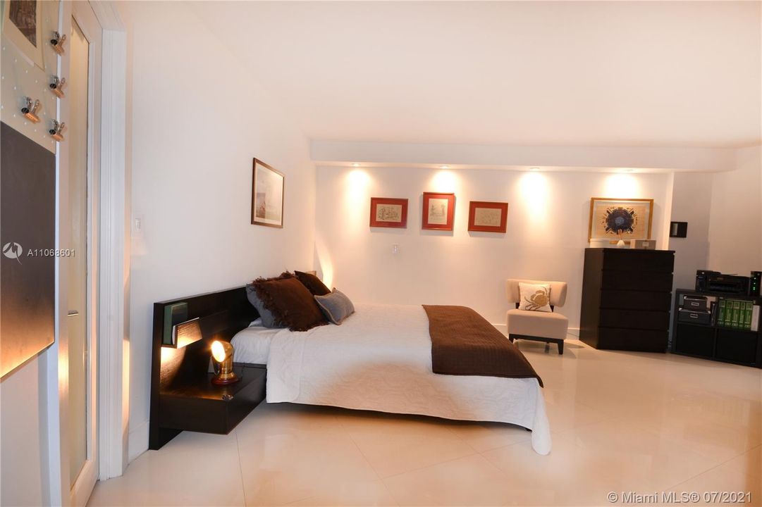 Recently Rented: $6,000 (3 beds, 2 baths, 1782 Square Feet)