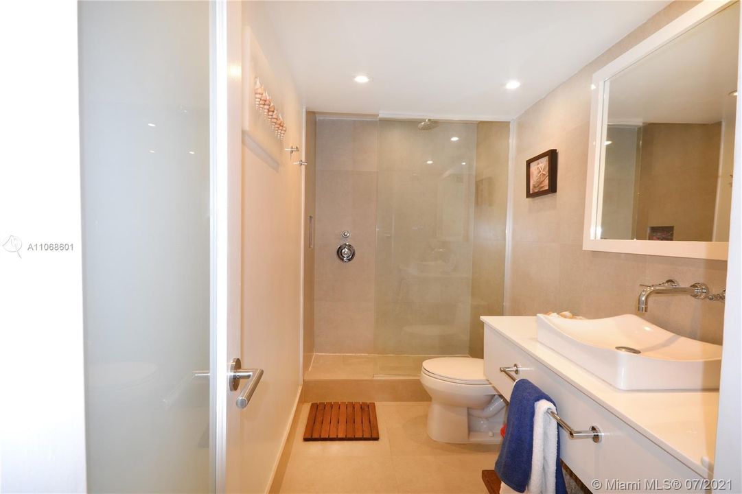 Recently Rented: $6,000 (3 beds, 2 baths, 1782 Square Feet)