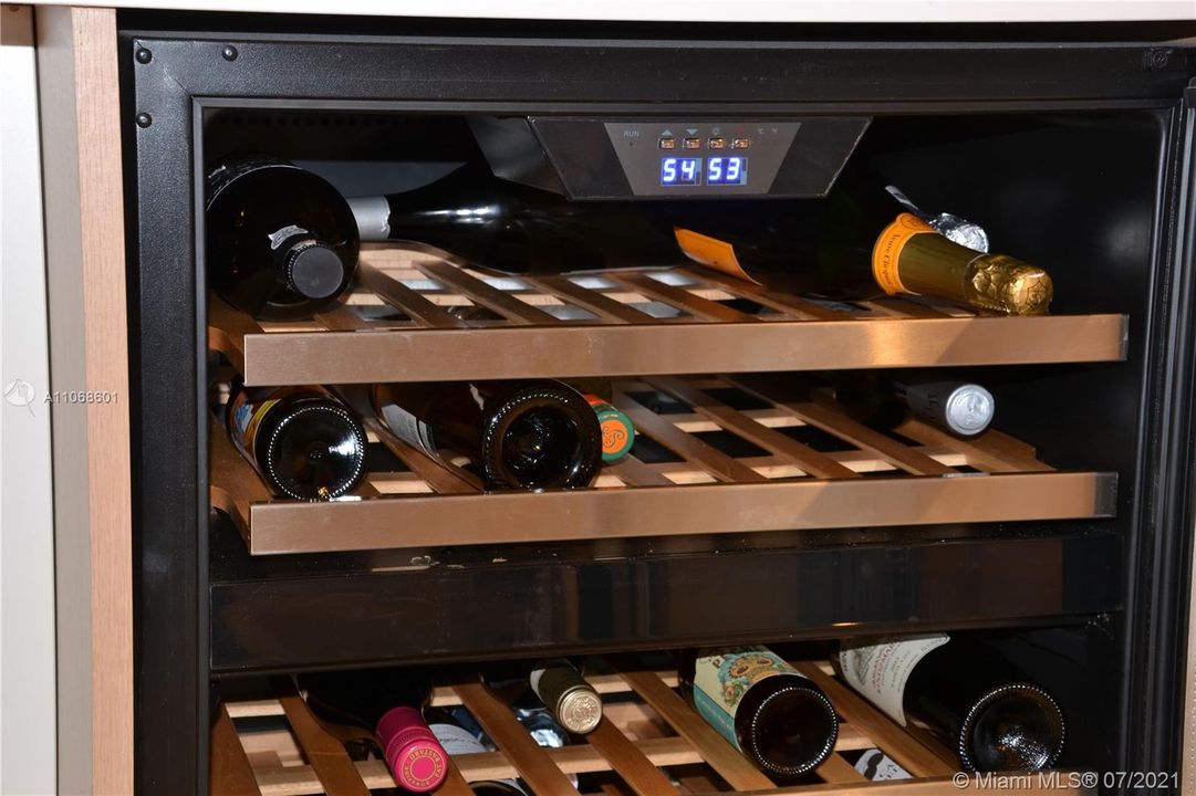 Recently Rented: $6,000 (3 beds, 2 baths, 1782 Square Feet)