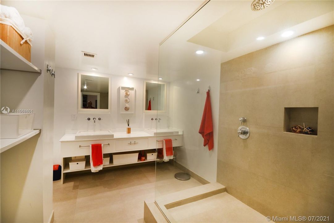 Recently Rented: $6,000 (3 beds, 2 baths, 1782 Square Feet)