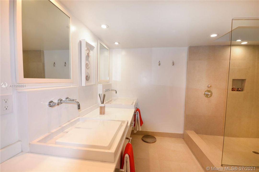 Recently Rented: $6,000 (3 beds, 2 baths, 1782 Square Feet)