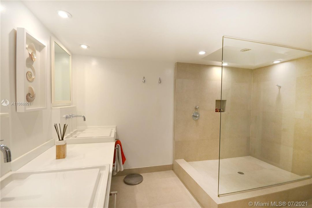 Recently Rented: $6,000 (3 beds, 2 baths, 1782 Square Feet)