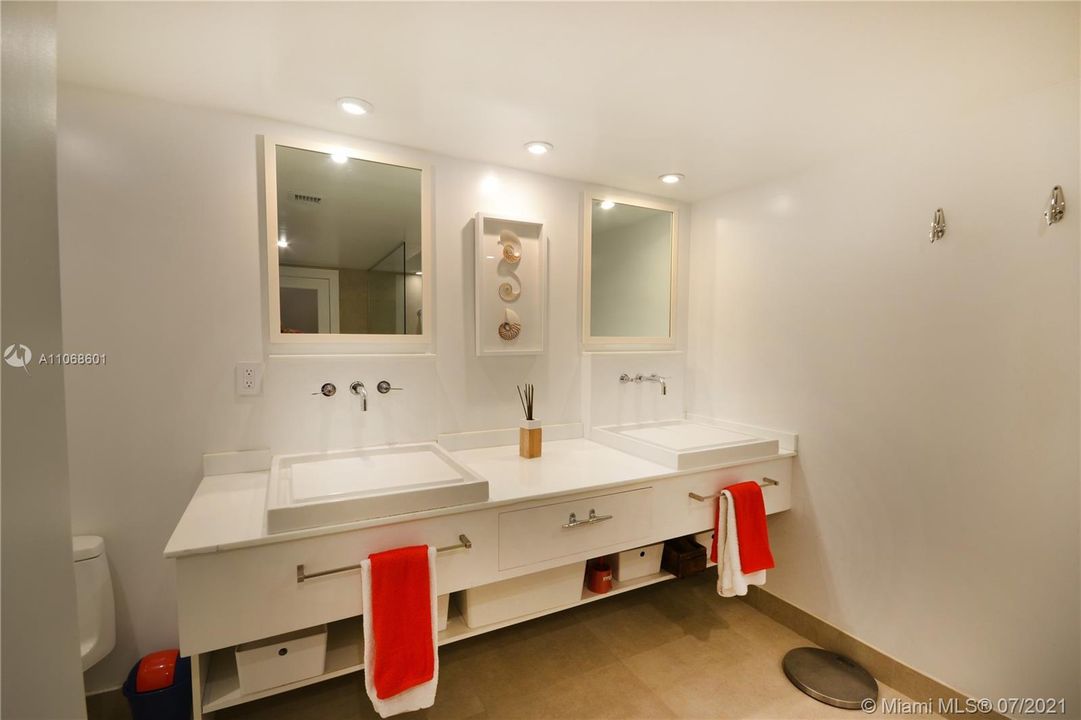 Recently Rented: $6,000 (3 beds, 2 baths, 1782 Square Feet)