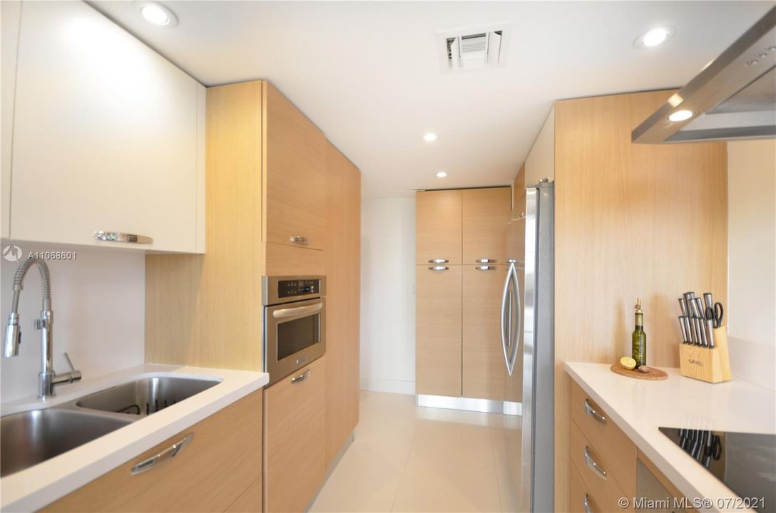 Recently Rented: $6,000 (3 beds, 2 baths, 1782 Square Feet)