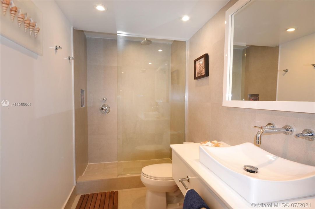 Recently Rented: $6,000 (3 beds, 2 baths, 1782 Square Feet)