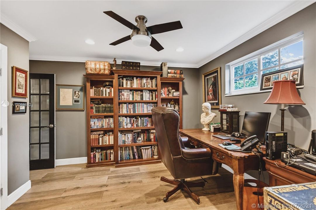 Recently Sold: $1,100,000 (5 beds, 2 baths, 2480 Square Feet)