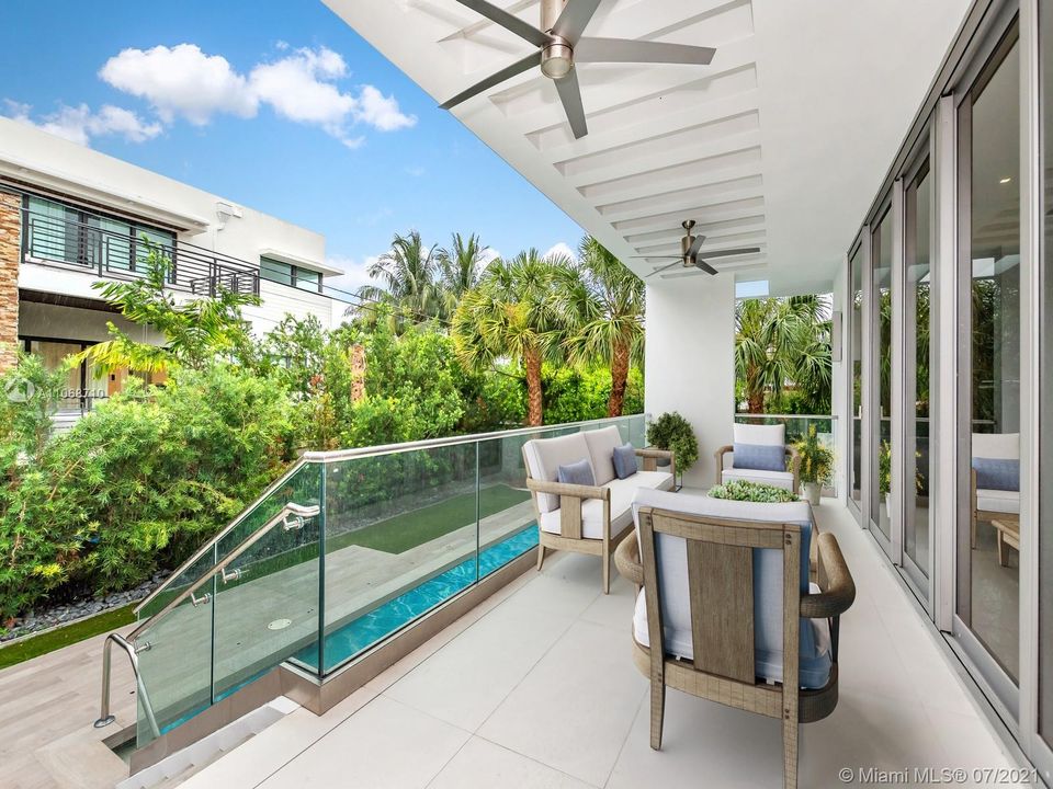 Recently Sold: $4,200,000 (5 beds, 5 baths, 3504 Square Feet)